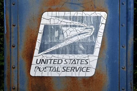 Photos of USPS mailboxes being removed aren’t always what they seem - Vox Usps Mailbox, Viral Photo, The Good Son, Only In America, Social Media Company, United States Postal Service, Interesting Stories, Stay Woke, Collection Box