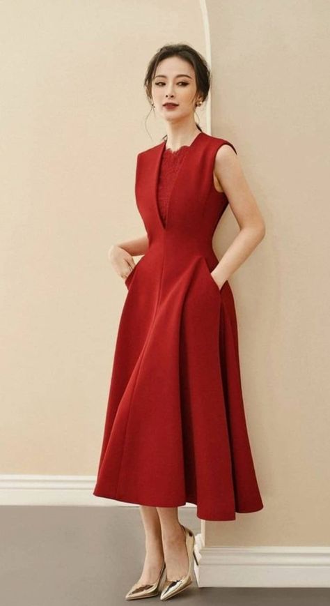 Midi Dress Formal, Red Midi, Outfit Classy, Simple Dress, Elegant Dresses For Women, Outfit Trends, Fashion Dresses Casual, Red Midi Dress, Dress With Lace