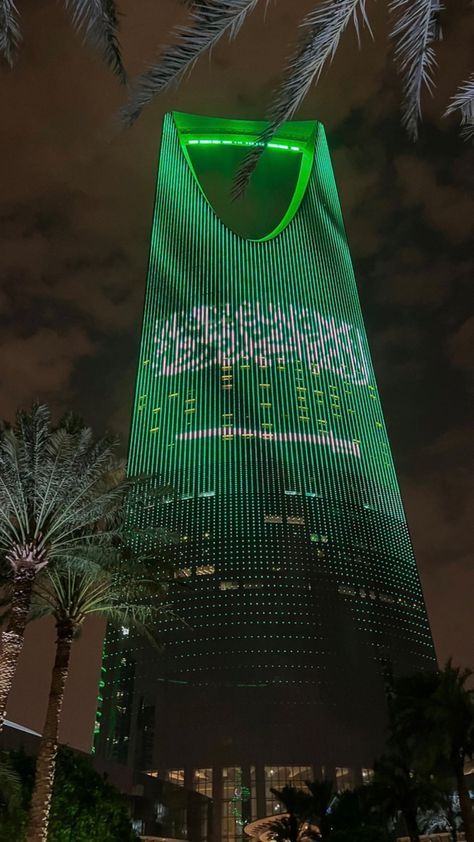 National Day Saudi, Saudi Arabia Culture, Yellow Photography, Riyadh Saudi Arabia, Travel Picture Ideas, Arab Culture, Arabian Beauty, Funny Science Jokes, Italy Aesthetic