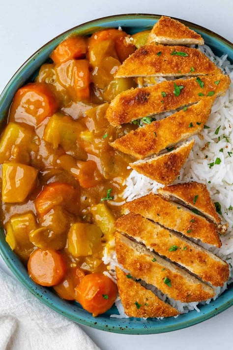 This Katsu Curry screams comfort food! The Japanese curry is rich & hearty, served with crispy tofu katsu for an easy dinner in 30 minutes Vegetarian Katsu Curry, Vegetarian Japanese Curry, Japanese Chicken Curry, Tofu Katsu, Katsu Curry Recipes, Dinner For 1, Vegetarian Japanese, Katsu Recipes, Slow Food Movement