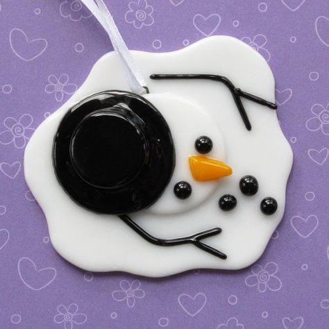 Melted Snowman Ornament, Primary School Art, Crea Fimo, Clay Christmas Decorations, Melted Snowman, Fused Glass Christmas, Fused Glass Artwork, Fused Glass Ornaments, Glass Fusing Projects