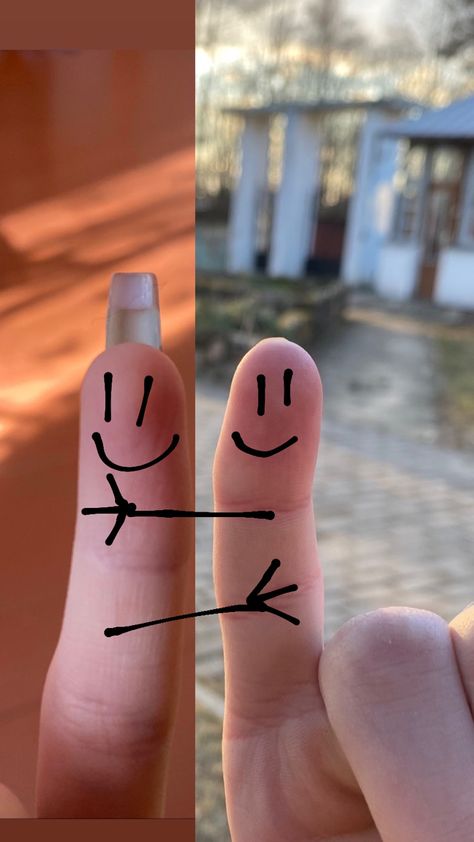 Finger Couple Wallpaper, How To Make Online Friends On Instagram, Finger Couple Photo, Finger Drawing Couple, Long Distance Best Friend Photo Ideas, Finger Couple Instagram Story, Online Friends Photo Ideas, Things To Do With Your Long Distance Best Friend, Long Distance Friendship Pics