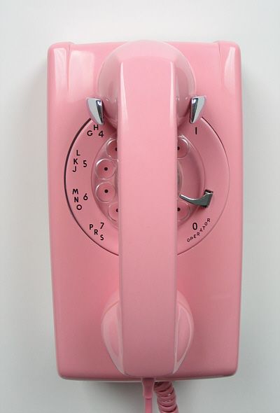 Telephone Vintage, Tout Rose, Wall Phone, Rotary Phone, Pink Phone, Retro Phone, Vintage Phones, Jukeboxes, Vintage Telephone