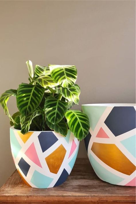 Whether you want to add some decoration to your terracotta pots or you want to transform your planters with a hand painted boho vibe… check out these awesome home DIY painted flower pot ideas for inspiration to make yours perfect! #paintedflowerpot #gardenideas #diy #gardenprojects Painting Pots, Pot Diy, Plant Pot Design, Flower Pot Art, Plant Pot Diy, Pots Diy, Terracotta Flower Pots, Flower Pot Design, Painted Plant Pots