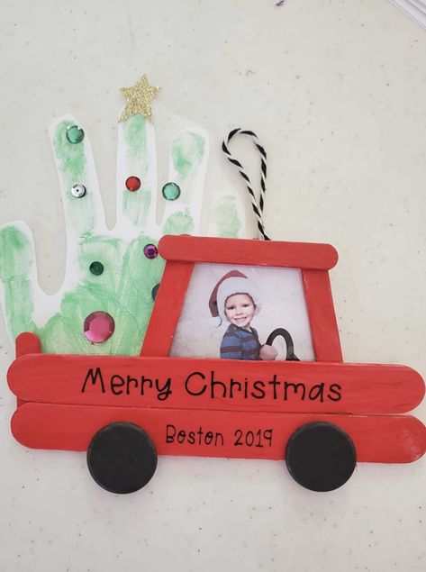 Christmas Handprint Cards, Preschool Christmas Gifts, Baby Christmas Crafts, Jul Diy, Christmas Crafts For Toddlers, Preschool Christmas Crafts, Christmas Gifts For Parents, Toddler Arts And Crafts, Christmas Arts And Crafts