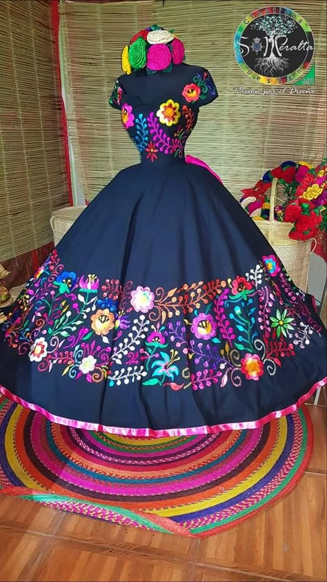 Mariachi Dress, Vestido Charro, Sweet 15 Party Ideas Quinceanera, Mexican Style Dresses, Mexican Quinceanera, Mexican Quinceanera Dresses, Charro Quinceanera Dresses, Mexican Wedding Dress, Mexican Embroidered Dress