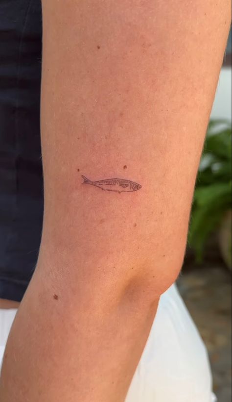 Arm Fish Tattoo, Minimalist Small Tattoo Ideas, Very Dainty Tattoos, Line Art Fish Tattoo, Small Fish Tattoo For Women, Arm Tattoos Dainty, Very Fine Line Tattoo, Cute Fine Line Tattoo Ideas, Cute Fishing Tattoos