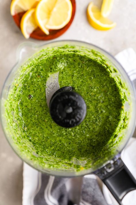 Bright, zesty & full of flavor! This homemade kale pesto is so easy & only 9 ingredients! Try it on pasta, pizza, sandwiches & more! Pasta Salad With Tomatoes, Kalefornia Kravings, Pesto Dishes, Kale Pesto Pasta, Easy Pesto Pasta, Kale Pesto Recipe, Best Hummus Recipe, Easy Italian Pasta Salad, Homemade Pesto Recipe