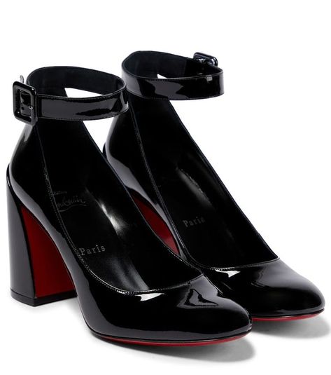 Louboutin Online, Look Grunge, Dr Shoes, Hippie Look, Fancy Shoes, Girly Shoes, Aesthetic Shoes, Swag Shoes, Pretty Shoes