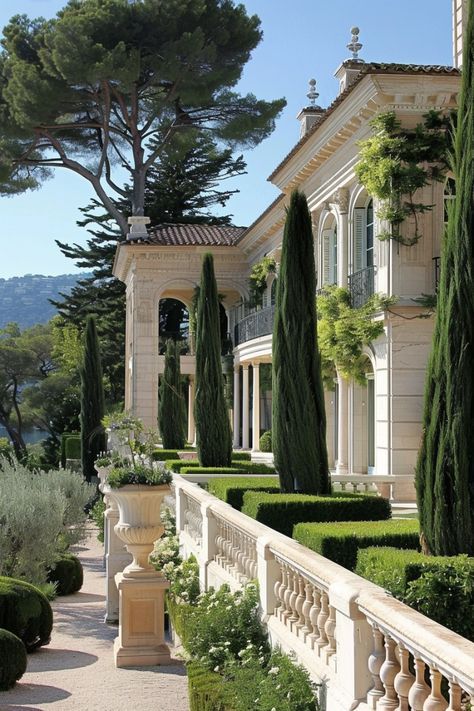 French Chateau Ranch, Chataue French House, French Mansion Aesthetic, French Villa Exterior, Old French Mansion, French House Aesthetic, French Chateau Aesthetic, French Chateau House, Chateau Aesthetic