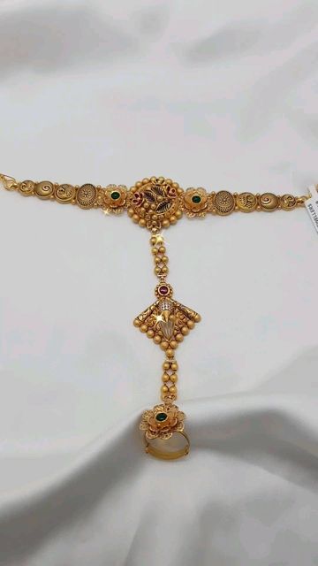 Haath Phool Jewellery Gold Antique, Hathpan Designs, Hath Panja Gold Design, Gold Panja For Hand, Indian Hand Jewelry, African Beaded Bracelets, Mens Ring Designs, Flush Door, Hand Chain Jewelry