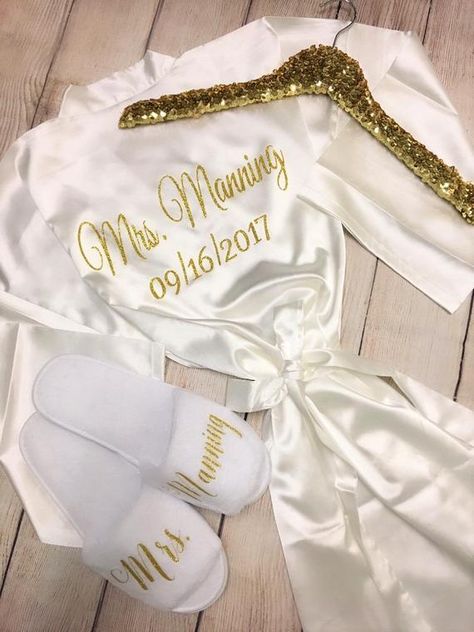 Bride And Bridesmaid Robes, Sequin Hanger, Bridal Robes Personalized, Personalized Bridal Shower Gifts, Bridal Slippers, Bridal Bachelorette Party, Bridal Robe, Wedding Robe, Bridesmaid Robes