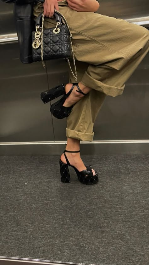 Chunky Heels Outfit Ideas, Chunky Heels Outfit Dresses, Chunky Heel Outfit, Chunky Platform Heels Outfit, Platform Heels Outfit Ideas, Chunky Heels Outfit, Platform Heels Outfit, Heels Outfit Ideas, Chunky Platform Heels