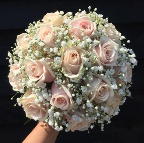 Pink Wedding Bouquet Aesthetic, Wedding Flower Bridal Bouquets, Beautiful Bride Bouquet, Traditional Bride Bouquet, Quinceñera Bouquets Pink, Quince Ramos Blush, Quince Flower Bouquets Pink, How To Make Artificial Flower Bouquets, Light Pink Flower Bouquet Wedding