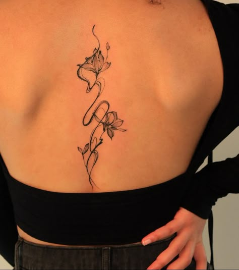 Spine Tattoo Unique, Asphodel Flower Tattoo, Fine Art Tattoo Ideas, Spider Lily Back Tattoo, Botanical Spine Tattoo, Plant Spine Tattoo, Lily Of The Valley Spine Tattoo, Dainty Flower Spine Tattoo, Back Tattoo Women Aesthetic