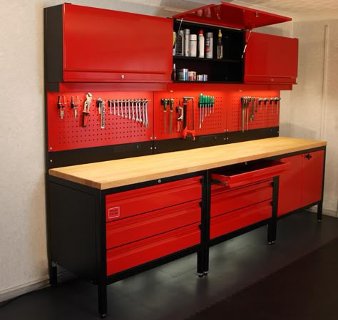 Wonderful & organized!!! Rifacimento Garage, Motorcycle Garage Workshop, Officine In Garage, Plan Garage, Garage Workbench, Cool Garages, Garage Work Bench, Motorcycle Garage, Garage Makeover