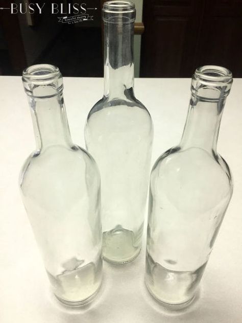 the simple way to make decorative wine bottles Decorative Wine Bottles, Mom Crafts, Diy Project Ideas, Liquor Bottle Crafts, Empty Glass Bottles, Empty Wine Bottles, Bottle Diy, Diy Glass Bottle Crafts, Painted Wine Bottles