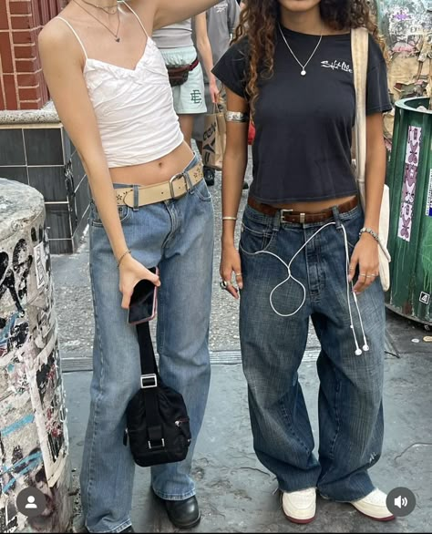 Streetwear Baggy Jeans, Bold Street Style, Chunky Accessories, Quoi Porter, Hanging With Friends, Early 2000s Fashion, Outfit Inspo Casual, Past Perfect, Fire Fits