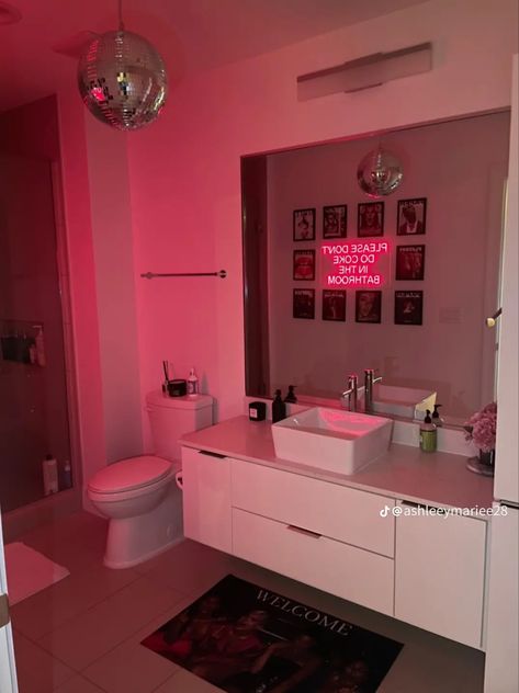 Apartment Bathroom Ideas Color Schemes, Disco Ball In Bathroom, Vibe Bathroom Aesthetic, Spiritual Apartment Decor, Dream House Decor Bathroom, Nice Bathroom Ideas, Led Bathroom Ideas, Hypebeast Bathroom, Baddie Apartment Ideas Bedroom