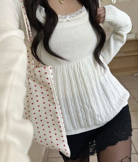 White Full Sleeve Top, Black Shorts Fashion, Coquette Outfit, Full Sleeve Top, Shorts Fashion, Inspo Outfit, Black Shorts, Full Sleeve, Outfit Of The Day