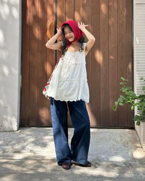 Dress Over Jeans, Cute Dress Outfits, Red Hat, Inspired Outfits, Girly Outfits, Skirt Dress, Casual Style Outfits, Fit Inspo, Look Cool