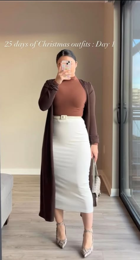 Office Job Outfits Skirts, Buissnes Casual Dresses, Corporate Trendy Outfits, Professional Dress Black Women, Work Clothes 2023, Falloncore Aesthetic, Skirt Outfits For Work Office Wear, Corporate Baddie Skirt Outfits, Corporate Modest Wear