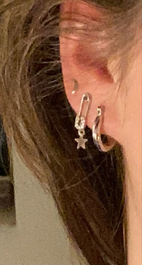 Earring Inspo Silver Grunge, Earring Combinations Double, 3 Love Piercings, Earing Combo Ideas 3 Holes, Piercing Inspo Ear Grunge, Triple Lobe Piercing Ideas Silver, Masc Earring, Silver Ear Piercings Aesthetic, Ear Styling Silver