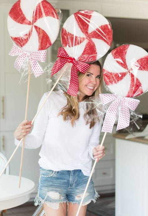 Peppermint Christmas Decorations, Peppermint Tree, Home Christmas Tree, Candy Christmas Tree, Gingerbread Christmas Decor, Peppermint Christmas, Candyland Christmas, Christmas Tree Decorations Diy, Candy Decorations