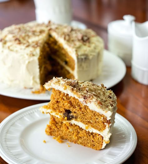 This was great! I was out of cinnamon but I had about a 1/4 c sugar cinnamon mixture and threw it in. Also added a hand full of coconut. Carrot Cake Recipes, Easy Carrot Cake, Cooking Desserts, Sugar Free Cake, White Cake Recipe, Vegetarian Cake, Carrot Cake Recipe, White Cake Mixes, A Piece Of Cake