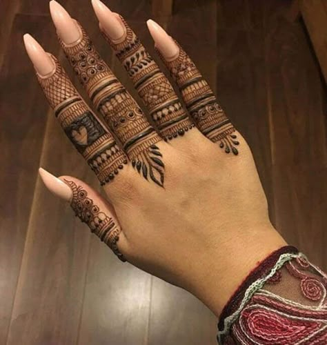 Henna Styles, Finger Mehendi Designs, Henna Tattoo Design, Back Hand Mehndi Design, Bridal Mehndi Design, Back Hand Mehndi, Finger Henna Designs, Hand Mehndi Design, Finger Henna