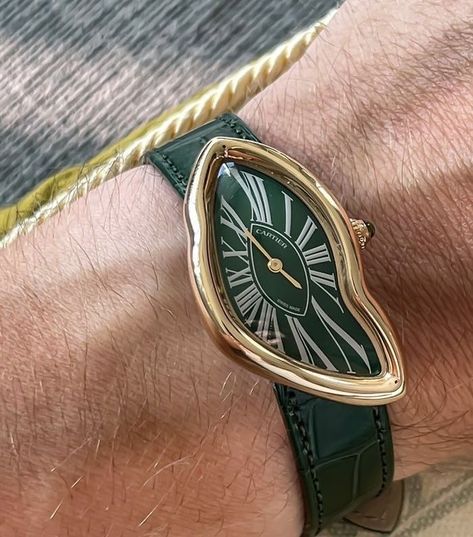 Cartier Crash, Vintage Cartier Watch, Mens Watch Brands, Stylish Watches Men, Classy Watch, Trendy Watches, Green Watch, Premium Watches, Men's Vintage Watch