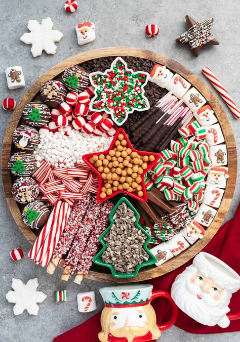 Hot Chocolate Charcuterie Board Ideas to Keep You Warm Hot Chocolate Charcuterie Board, Hot Chocolate Charcuterie, Chocolate Charcuterie Board, Chocolate Charcuterie, Decorated Marshmallows, Christmas Hot Chocolate Bar, Hot Chocolate Toppings, Coconut Hot Chocolate, Diy Hot Cocoa