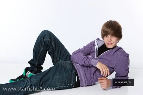 Justin Bieber Reaction, Justin Bieber 2009, Silly Poses, Justin Bieber My World, Justin Bieber Photoshoot, Whisper Background, Stock Photos Funny, Funny Poses, Reaction Photos