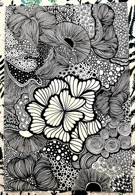 Using different sizes of LePen black pens, there are various abstract shapes to create a page of doodles Fine Line Pen Art Drawings, Pen Designs Doodles, Pen Pattern Art, Fineliner Abstract Art, Doodle Drawings Black And White, Cool Line Drawings Doodles, Detailed Line Drawing, Pen Patterns Doodles, Biomorphic Art Drawing