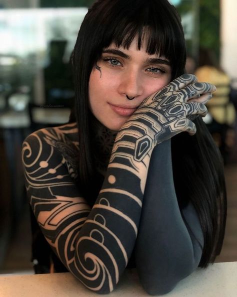 Female Sleeve Tattoo Ideas, Tattoo Art Ideas, Female Sleeve Tattoo, Black Sleeve Tattoo, Sleeve Tattoo Ideas, Ink Magazine, Female Sleeve, Blackout Tattoo, Tattoo Magazine