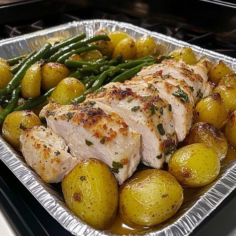 Heaven’s Kitchen Chicken Breast Italian Dressing, Chicken Potatoes And Green Beans, Chicken Green Beans Potatoes, Baked Italian Chicken, Baked Green Beans, Italian Potatoes, Potatoes And Green Beans, Comfort Dinner, Chicken Green Beans