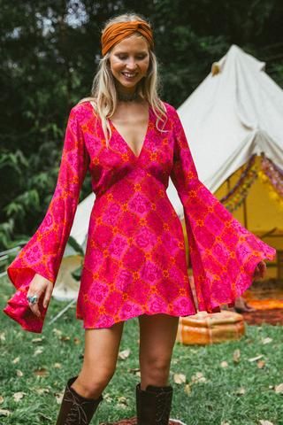 Moda Hippie, Look Boho Chic, Outfits 70s, 60s 70s Fashion, Mode Hippie, 60s And 70s Fashion, Robes Vintage, 70s Inspired Fashion, 70s Outfits