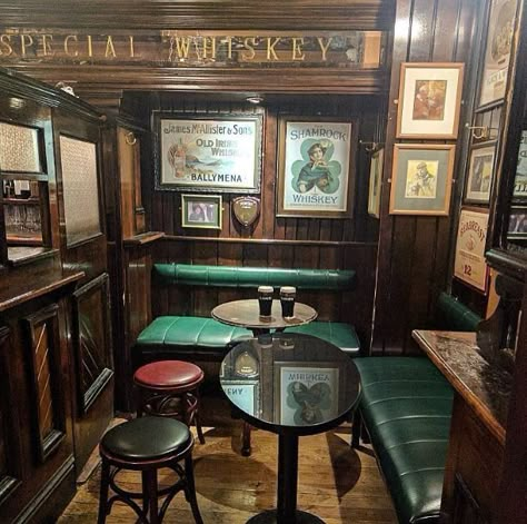 Pub Decor Ideas, Irish Pub Decor, Shed Pub, Backyard Pub, Basement Pub, Old House Exterior, Pub Interior Design, Garden Pub, Pubg Wallpaper