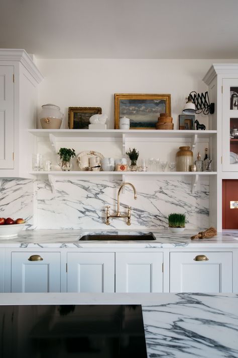 pOpen shelves above the copper sink  display keepsakes like a porcelain rabbit from Sodi's grandmother and small... Above Kitchen Sink, Above Sink, Plain English, English Kitchens, English Design, Favorite Kitchen, Cheap Decor, Home Decor Trends, Architectural Digest