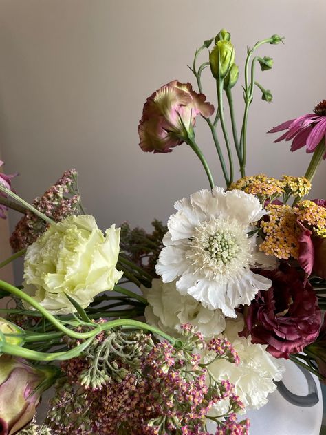 This arrangement has lisianthus, scabiosa, yarrow and wild flowers grown locally inspired by emilys bouquet on corpse bride Scabiosa Flower Arrangement, Yarrow Arrangement, Scabiosa Bouquet, Black Scabiosa, Scabiosa Ochroleuca, Pink Scabiosa, Lilac Scabiosa, Floral Arranging, Wedding Vision