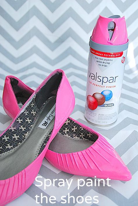 spray paint a pair of your shoes to give them a new look...love it!  So easy. I wonder if the paint stays on? Spray Paint Shoes, Upcycle Shoes, Hope Macaulay, Shoe Refashion, Painted Shoes Diy, Tiffany Blue Nikes, Shoe Makeover, Irish Fashion, Northern Irish