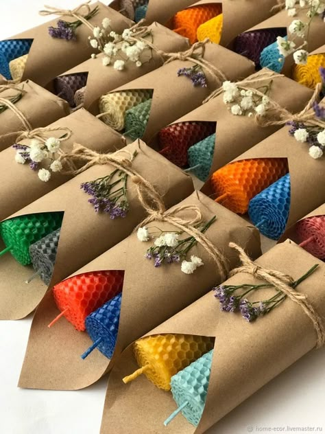 Christmas Homemade, Christmas Homescreen, Candle Ideas, Candle Business, Candles Crafts, Christmas Home Decor, Beeswax Candles, Brown Paper, Diy Candles