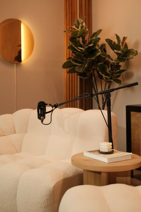 Bouclé couch and podcast setup Earthy Podcast Setup, In Home Podcast Studio Set Up, Podcast Studio Decorating Ideas, Podcast Success Aesthetic, Podcasts Set Ideas, Photoshoot Studio Interior, Podcast At Home Set Up, Podcast Room Setup Ideas, Podcast Space Design