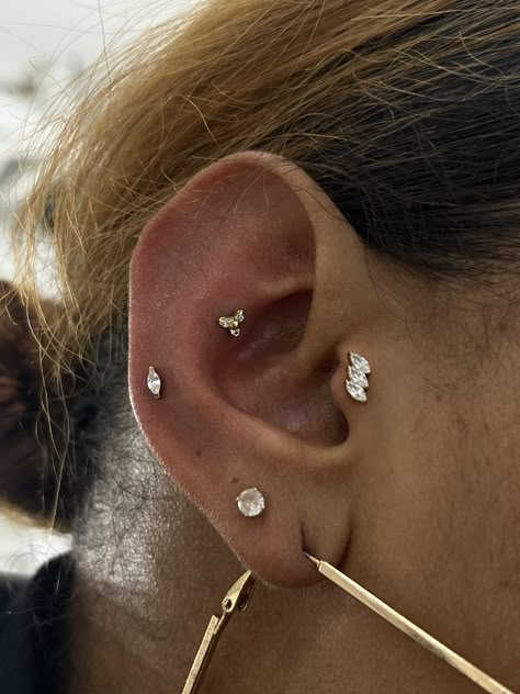 MINI CURATION COMING IN HOT 🔥  TRAGUS, MID HELIX, AND OUTER CONCH BY @lobopiercings   Soho, Union Square, and Williamsburg  11AM-9PM 7 DAYS A/W🕘 WALK-INZ OR BOOK ONLINE..📕 TATTOOS & PIERCINGS, NO ATTITUDE, NO MISERABLE HOOPS TO JUMP THROUGH....🚫 WALK-INZ WELCOME OR BOOK ONLINE AT ⚔️livebytheswordtattoo.com⚔️ . . . . #livebythesword #earcuration #piercingcheck #nycpiercing #piercingjewelry Contra Conch, Mid Helix Piercing, Outer Conch Piercing, Outer Conch, Pretty Ear Piercings, Cute Ear Piercings, Union Square, Conch Piercing, Earrings Inspiration