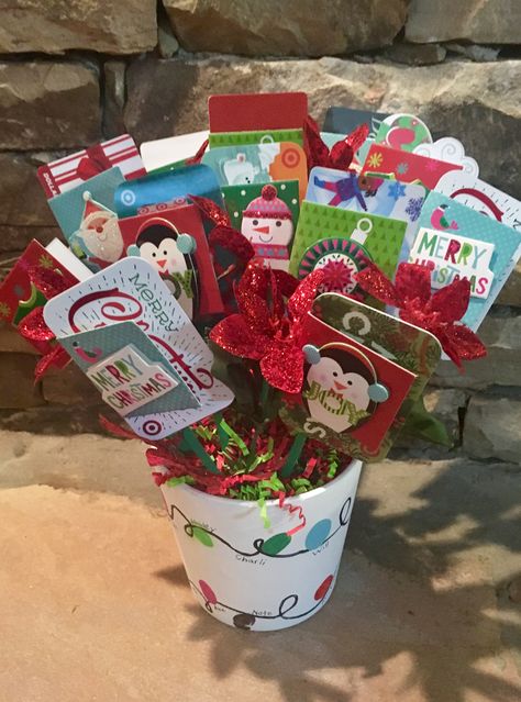 Diy Gift Card Tree Ideas, Christmas Gift Card Basket, Christmas Gift Card Tree Ideas, Diy Gift Card Tree, Gift Card Presentation For Christmas, Christmas Gift Card Ideas For Kids, Holiday Gift Card Presentation, Christmas Gift Card Basket Ideas, Cute Ways To Give Gift Cards Christmas