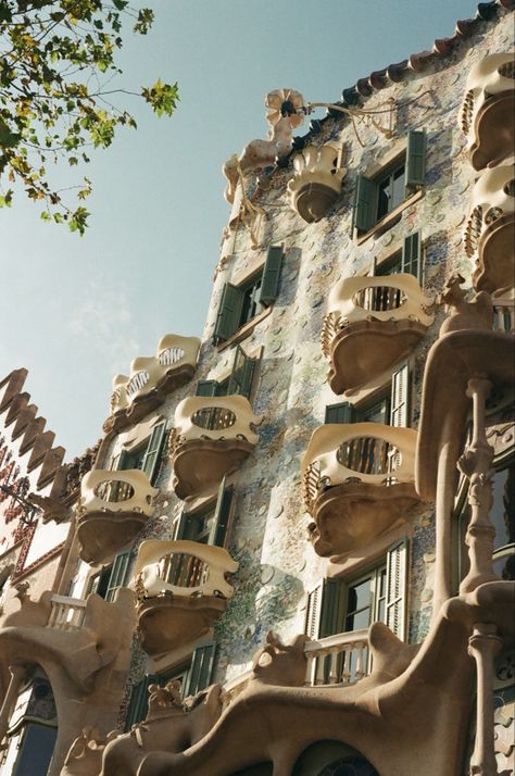 Wavy style buildings in Barcelona, Spain   #aesthetic #wavy #architecture #spain #barcelona #travel #europe Wavy Architecture, Barcelona Spain Aesthetic, Arch Interior Design, Barcelona Architecture, Spain Aesthetic, Spain Barcelona, Arch Interior, Wavy Style, Barcelona Travel