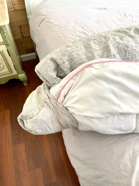 How to Put on a Duvet Cover the Easy Way | Hometalk Duvet How To Put On, How To Duvet Insert, Easy Way To Put On Duvet Cover, Duvet Hacks Comforter, Easy Duvet Cover Change, How To Insert A Duvet Cover, How To Put A Comforter In A Duvet Cover, How To Duvet Cover Tutorials, How To Insert Duvet Into Cover