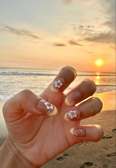 Nails For Mexico Vacation, Beach Nail Ideas, Hawaiian Nails, Summer Vacation Nails, Hawaii Nails, Preppy Nails, Teen Nails, Cruise Nails, Florida Nails