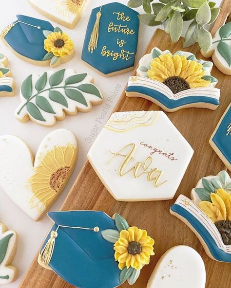 Sunflower Names, Sunflower Cookies, Cookie Recipes Decorating, Cut Out Cookie Recipe, Graduation Cookies, Flower Cookies, Congrats Grad, Iced Cookies, Cut Out Cookies