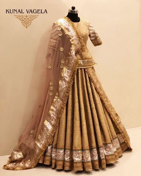 Lehenga Bridal Look, Red Lehenga Bridal, Lehenga With Dupatta, Ivory Lehenga, Rajasthani Dress, Lehenga Bridal, Rajputi Dress, Indian Outfits Lehenga, Wedding Lehenga Designs